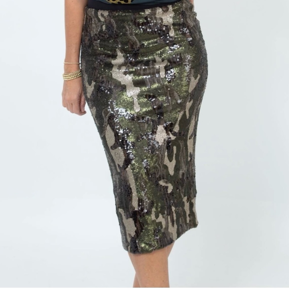 Le Superbe “Liza” sequined camo pencil skirt. Medium.